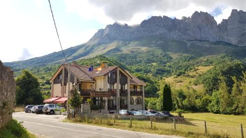 Hotel Cumbres de Valdeón (Hotel Cumbres de Valdeon) in Посада де Вальдерон Hotel Cumbres de Valdeón (Hotel Cumbres de Valdeon) in Посада де Вальдерон