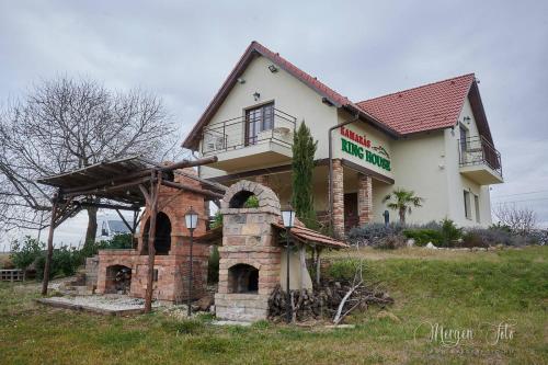 Kamarás Ring House (Kamaras Ring House) in มาทรัสเซนทิเมอร์ Kamarás Ring House (Kamaras Ring House) in มาทรัสเซนทิเมอร์