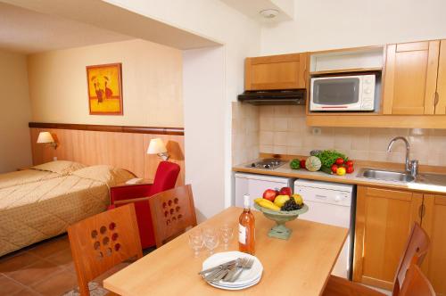 Food and beverages, Residence Vacances Bleues le Mediterranee in Saint-Raphael Food and beverages, Residence Vacances Bleues le Mediterranee in Saint-Raphael