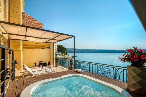 شرفة/ تراس, Hotel Ambasador - Liburnia in Opatija شرفة/ تراس, Hotel Ambasador - Liburnia in Opatija