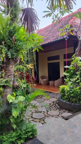 The Arya guest house in Gilimanuk The Arya guest house in Gilimanuk