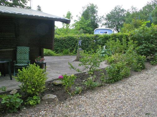 Garden, Cosily furnished chalet with microwave, in a holiday park in Twente in Buitengebied Oostmarsum-West Garden, Cosily furnished chalet with microwave, in a holiday park in Twente in Buitengebied Oostmarsum-West
