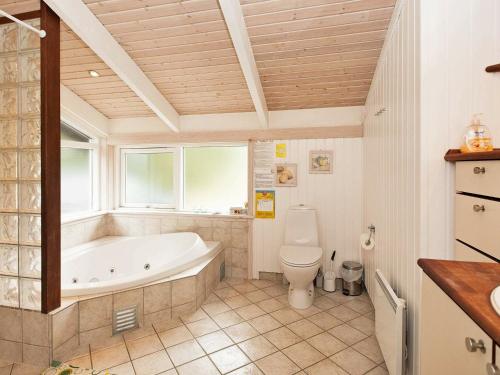Spa, 8 person holiday home in Ebeltoft-By Traum in Oer Strand Spa, 8 person holiday home in Ebeltoft-By Traum in Oer Strand