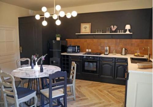 Kitchen, Maison d'hotes La Bella Casa in Villette-d'Anthon Kitchen, Maison d'hotes La Bella Casa in Villette-d'Anthon