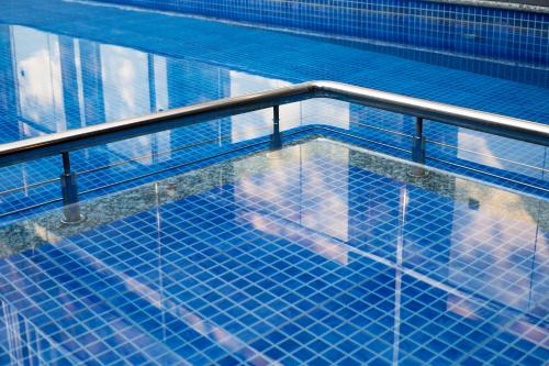 Swimming pool, The Porto by Lagom in Vagator Swimming pool, The Porto by Lagom in Vagator