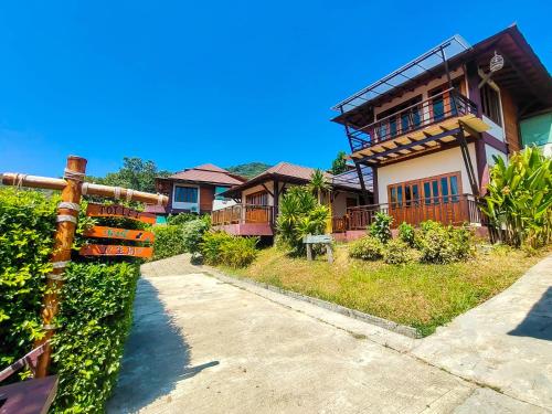 Exterior view, Puteri Lanta Family Villas in Koh Lanta Exterior view, Puteri Lanta Family Villas in Koh Lanta