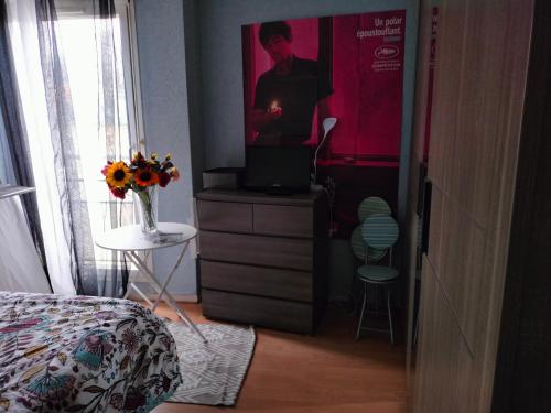 Guestroom, Paris a 7 minutes chambre hote tous commerces parking prive avec supplement in Le Kremlin Bicetre Guestroom, Paris a 7 minutes chambre hote tous commerces parking prive avec supplement in Le Kremlin Bicetre