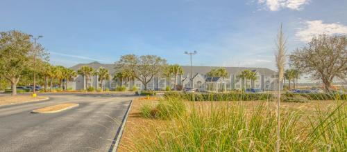Surrounding environment, Microtel Inn & Suites by Wyndham Gulf Shores in Gulf Shores (AL) Surrounding environment, Microtel Inn & Suites by Wyndham Gulf Shores in Gulf Shores (AL)