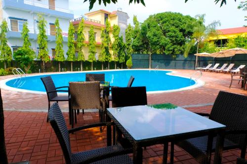 Swimming pool, Hotel Nirvana Luxury International in Siddharthanagar Swimming pool, Hotel Nirvana Luxury International in Siddharthanagar