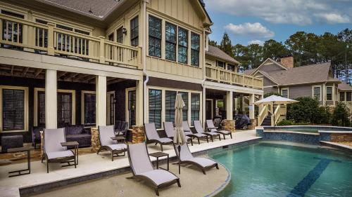 Big Bold and Beautiful in Greensboro (GA) Big Bold and Beautiful in Greensboro (GA)
