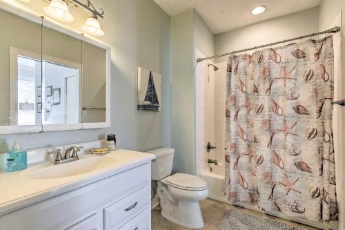 Spacious Gulf Shores Hideaway with Pool and Deck! in Gulf Shores Spacious Gulf Shores Hideaway with Pool and Deck! in Gulf Shores