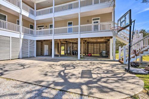 Spacious Gulf Shores Hideaway with Pool and Deck! in Gulf Shores Spacious Gulf Shores Hideaway with Pool and Deck! in Gulf Shores