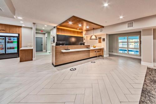 Лобби, Staybridge Suites Cedar Rapids North in Сидар-Рапидс (Айова) Лобби, Staybridge Suites Cedar Rapids North in Сидар-Рапидс (Айова)