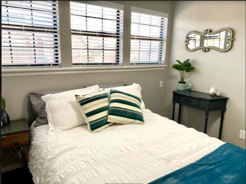 Private Bedroom Suite - Communal House near Integris