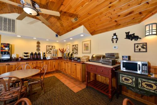 Restaurant, Baymont by Wyndham Sevierville Pigeon Forge in Sevierville (TN) Restaurant, Baymont by Wyndham Sevierville Pigeon Forge in Sevierville (TN)