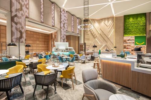 Exterior view, Holiday Inn Shanghai Nanjing Road By IHG near Bund International Architecture Exhibition Exterior view, Holiday Inn Shanghai Nanjing Road By IHG near Bund International Architecture Exhibition