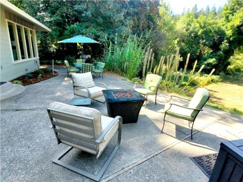 Facilities, Reflections! Seasonal Dock & Kayaks!! Hot Tub!! Fire Table! BBQ! HUGE yard! Horseshoes! Dog Friendly in Novato (CA) Facilities, Reflections! Seasonal Dock & Kayaks!! Hot Tub!! Fire Table! BBQ! HUGE yard! Horseshoes! Dog Friendly in Novato (CA)