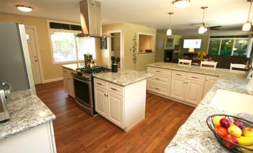 Iekārtas, Reflections! Seasonal Dock & Kayaks!! Hot Tub!! Fire Table! BBQ! HUGE yard! Horseshoes! Dog Friendly in Novato Iekārtas, Reflections! Seasonal Dock & Kayaks!! Hot Tub!! Fire Table! BBQ! HUGE yard! Horseshoes! Dog Friendly in Novato