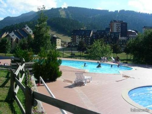 Swimming pool, Un Isard au Pied des Pistes in Troisieme Bazerque Swimming pool, Un Isard au Pied des Pistes in Troisieme Bazerque