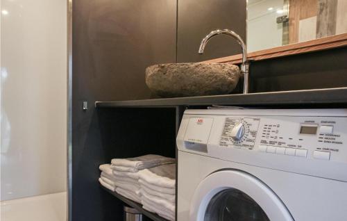 Bathroom, Nice home in Bornerbroek with 2 Bedrooms and WiFi in Zenderen Bathroom, Nice home in Bornerbroek with 2 Bedrooms and WiFi in Zenderen