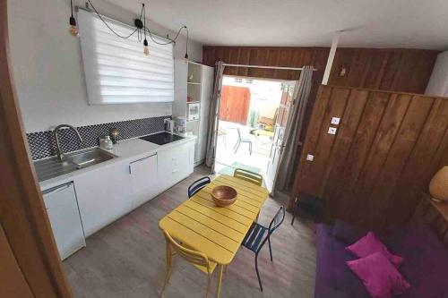 appt 2 chambres calme,clim, plage et gare proche pkg in อากาชง appt 2 chambres calme,clim, plage et gare proche pkg in อากาชง
