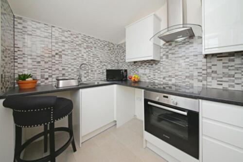 Kitchen, Imperial Guest House Ltd. near Hounslow Central Tube Station Kitchen, Imperial Guest House Ltd. near Hounslow Central Tube Station