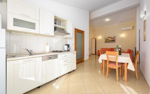 keuken, Villa Franka 113 in Basanija keuken, Villa Franka 113 in Basanija