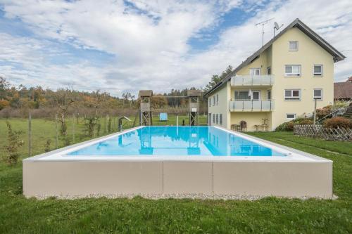 Swimming pool, Zapfs Bauernhof Stiefmutterchen in Tettnang Swimming pool, Zapfs Bauernhof Stiefmutterchen in Tettnang
