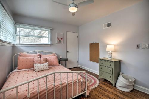 Home with Office and Yard 25 Mi to Downtown Chicago! in Glen Ellyn (IL) Home with Office and Yard 25 Mi to Downtown Chicago! in Glen Ellyn (IL)