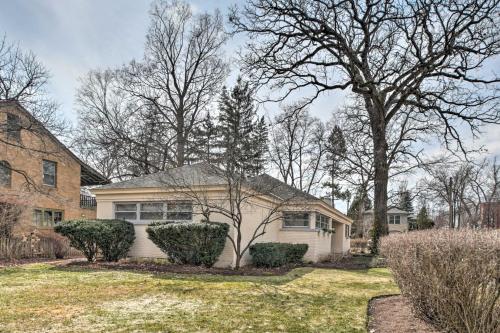 Home with Office and Yard 25 Mi to Downtown Chicago! in Glen Ellyn (IL) Home with Office and Yard 25 Mi to Downtown Chicago! in Glen Ellyn (IL)
