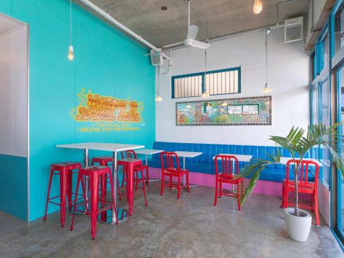 Bar/lounge, Seawall Hostel in Okinawa Main island Bar/lounge, Seawall Hostel in Okinawa Main island