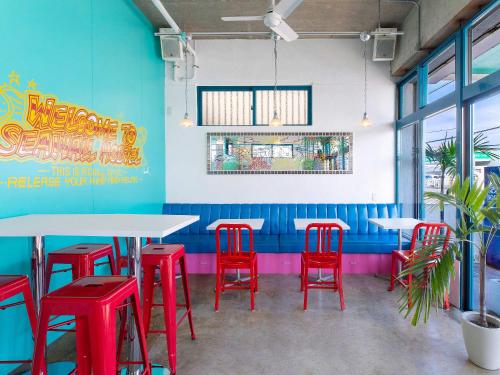 Bar/lounge, Seawall Hostel in Chatan Bar/lounge, Seawall Hostel in Chatan