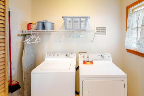 Hatteras-S-Cape #53-1