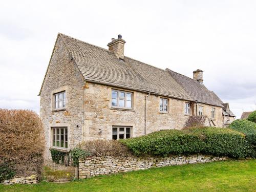 Gardeners Cottage in Fifield Gardeners Cottage in Fifield