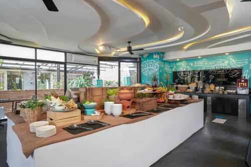 Food and beverages, Cross Vibe Chiang Mai Decem Nimman Hotel (formerly X2 Vibe Vibe Chiang Mai Decem) in Huay Kaew Food and beverages, Cross Vibe Chiang Mai Decem Nimman Hotel (formerly X2 Vibe Vibe Chiang Mai Decem) in Huay Kaew
