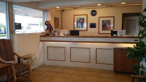 Lobby, Travelodge by Wyndham Page, View of Lake Powell in Page (AZ) Lobby, Travelodge by Wyndham Page, View of Lake Powell in Page (AZ)