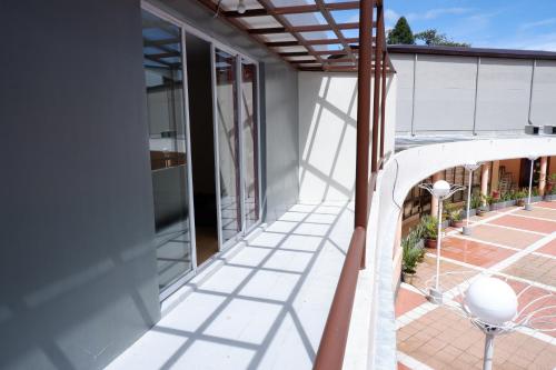 Albergo Hotel in Outlook Drive Albergo Hotel in Outlook Drive