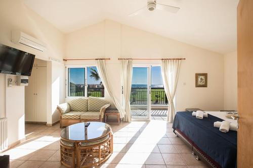 Villa Magusta - Modern 4 Bedroom Ayia Thekla Villa with Pool - Close to the Beach in 소티라 Villa Magusta - Modern 4 Bedroom Ayia Thekla Villa with Pool - Close to the Beach in 소티라