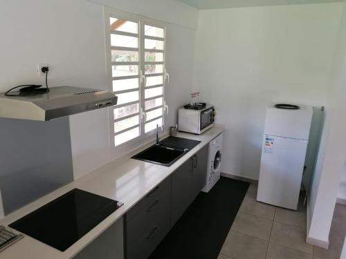 Logement F2 de 100 m carré (Logement F2 de 100 m carre) in Remire-Montjoly Logement F2 de 100 m carré (Logement F2 de 100 m carre) in Remire-Montjoly