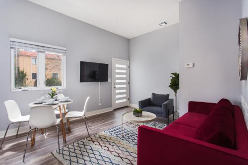 Lux Townhome Suites HWood Los Angeles