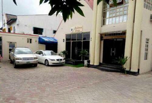 Room in Lodge - Ambience Hotel and Suites-magodo,