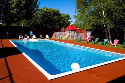 Swimming pool, Clansman Motel in Sydney (NS) Swimming pool, Clansman Motel in Sydney (NS)