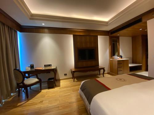 Guestroom, Seven Seas Hotel in New Delhi and NCR Guestroom, Seven Seas Hotel in New Delhi and NCR