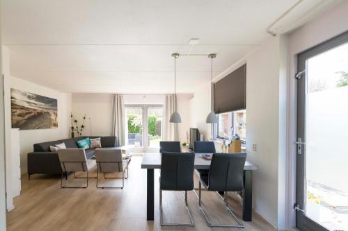 Vakantiehuis op Villapark Oesterbaai aan zee , met speeltuin grenzend aan de tuin in Verspreide huizen Wemeldinge Vakantiehuis op Villapark Oesterbaai aan zee , met speeltuin grenzend aan de tuin in Verspreide huizen Wemeldinge