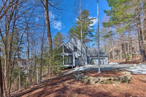 Wooded Waterfront Grantham Home Less Than 10 Mi to Ski! in 欽尼 (NH) Wooded Waterfront Grantham Home Less Than 10 Mi to Ski! in 欽尼 (NH)