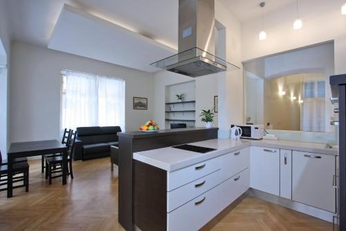 Hotel Tyn Church Apartment