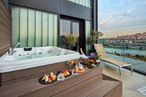 บริการนวด, Movenpick Hotel Istanbul Golden Horn in เอยูป บริการนวด, Movenpick Hotel Istanbul Golden Horn in เอยูป