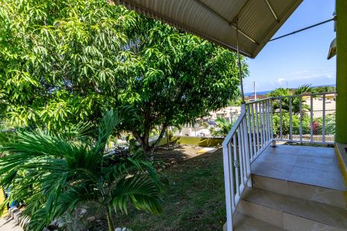 전망, Ocho Rios Emerald 2 Bed 10 mins ocho Rios 24hrs Hot Water Wi fi in 세인트 메리 전망, Ocho Rios Emerald 2 Bed 10 mins ocho Rios 24hrs Hot Water Wi fi in 세인트 메리