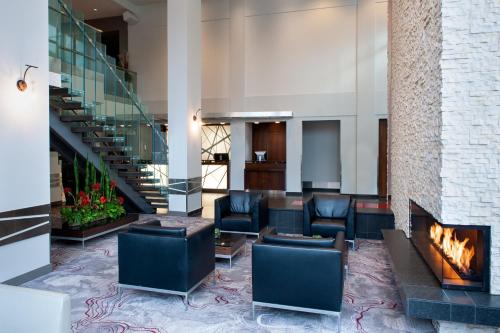 Sala de estar / sala de TV, Matrix Hotel in Edmonton (AB) Sala de estar / sala de TV, Matrix Hotel in Edmonton (AB)
