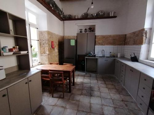 кухня, Le Mat Hostel in Ларнака кухня, Le Mat Hostel in Ларнака